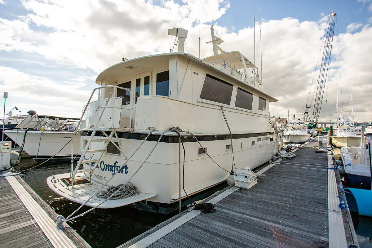 Motor Yacht Southern Comfort at dock