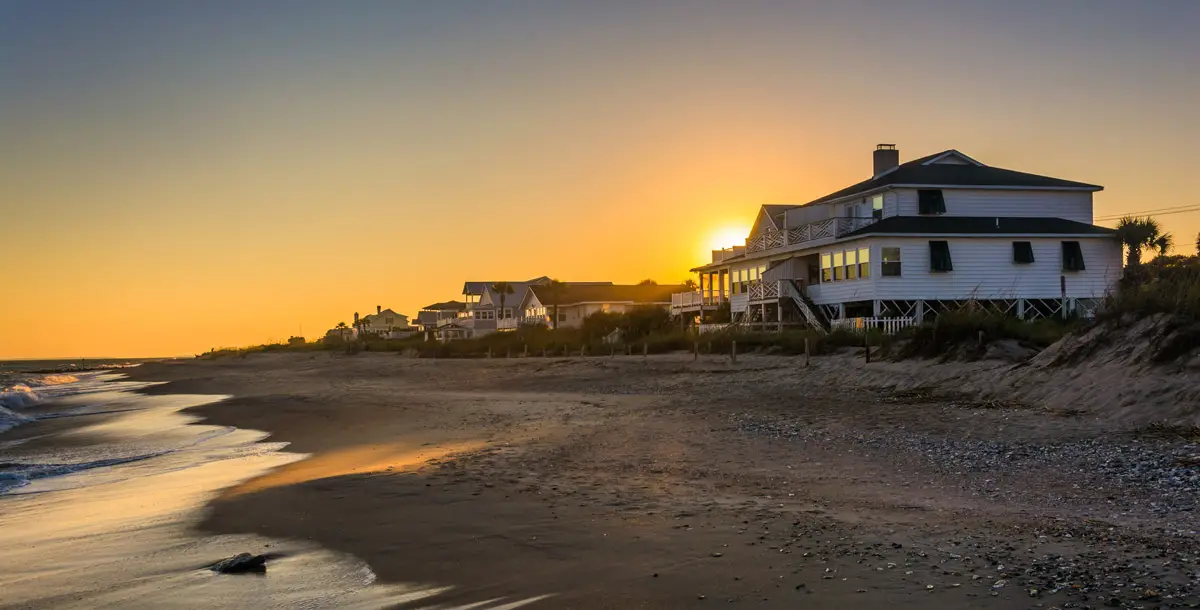 Edisto Beach houses along the water