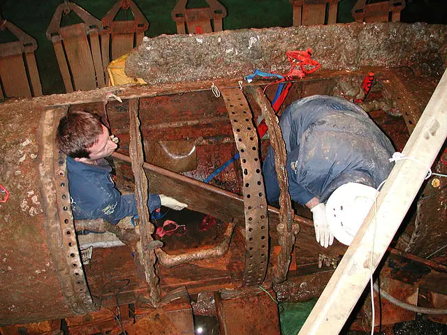 Philippe de Vivies, left, and Paul Mardikian remove the first section of the crew’s bench